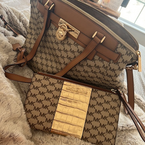 Michael Kors Hamilton Traveler w/ matching wallet - Picture 5 of 5